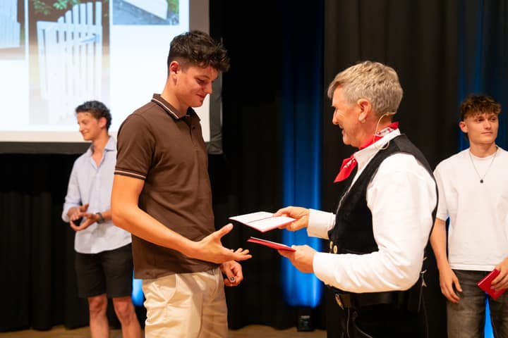 Graduation ceremony photo 039