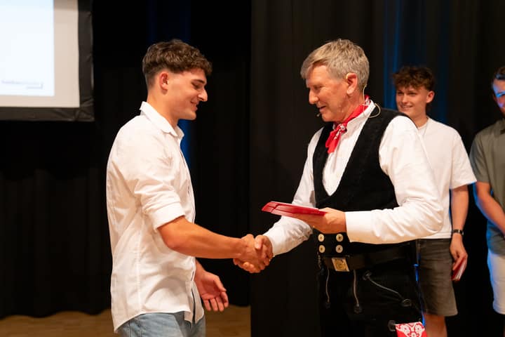 Graduation ceremony photo 041
