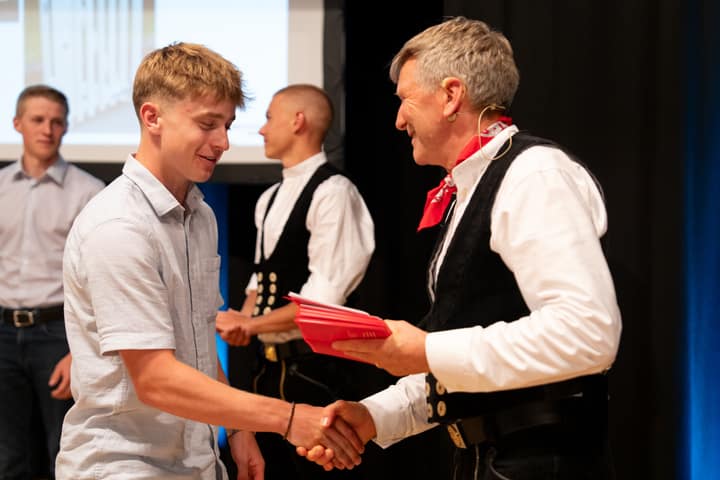 Graduation ceremony photo 043