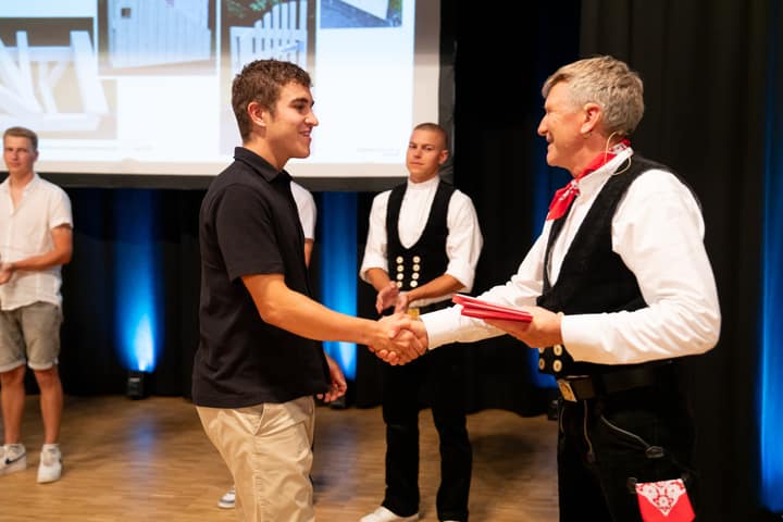 Graduation ceremony photo 047