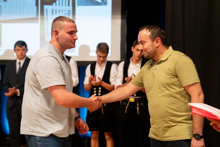 Graduation ceremony photo 057