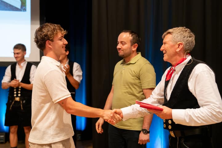 Graduation ceremony photo 061