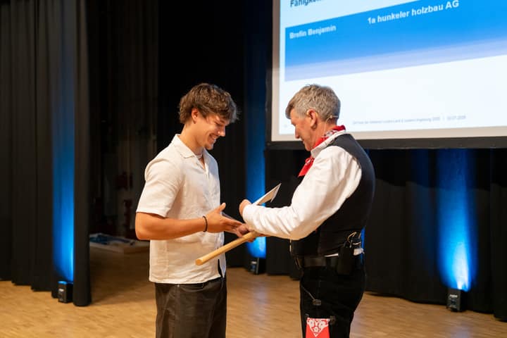 Graduation ceremony photo 078